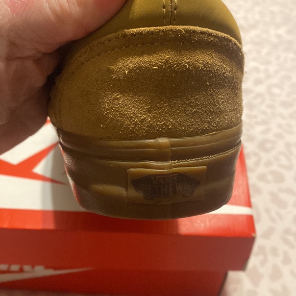 Vans - Picture 3 of 5